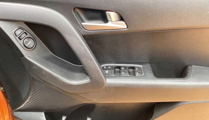 2018 Hyundai Creta SX 1.6 DIESEL DUAL TONE, Diesel, Manual, 55,125 km, Driver Side Door Panels Control