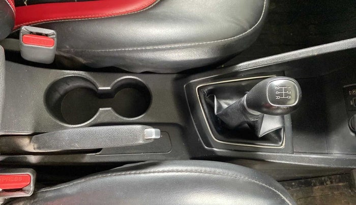 2014 Hyundai Elite i20 SPORTZ 1.2, CNG, Manual, 52,830 km, Gear Lever