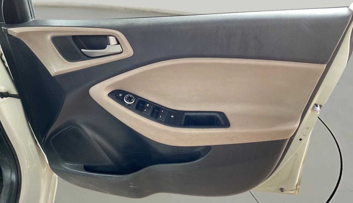2014 Hyundai Elite i20 SPORTZ 1.2, CNG, Manual, 52,830 km, Driver Side Door Panels Control