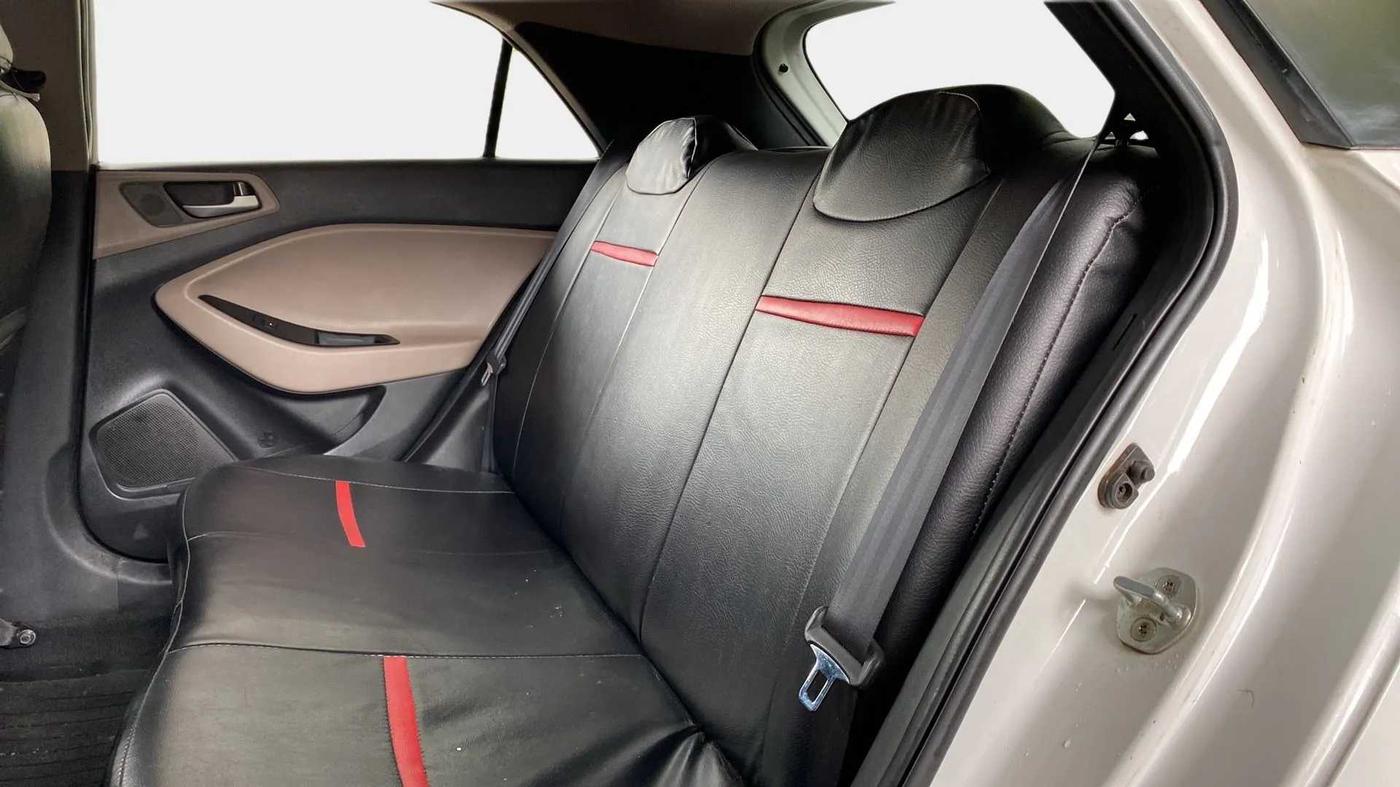 2014 Hyundai Elite i20 SPORTZ 1.2, CNG, Manual, 52,830 km, Right Side Rear Door Cabin