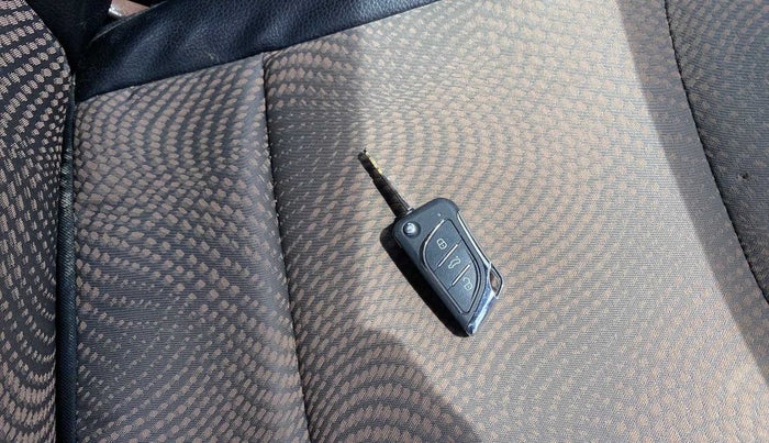 2015 Hyundai Eon SPORTZ, Petrol, Manual, 54,736 km, Key Close Up