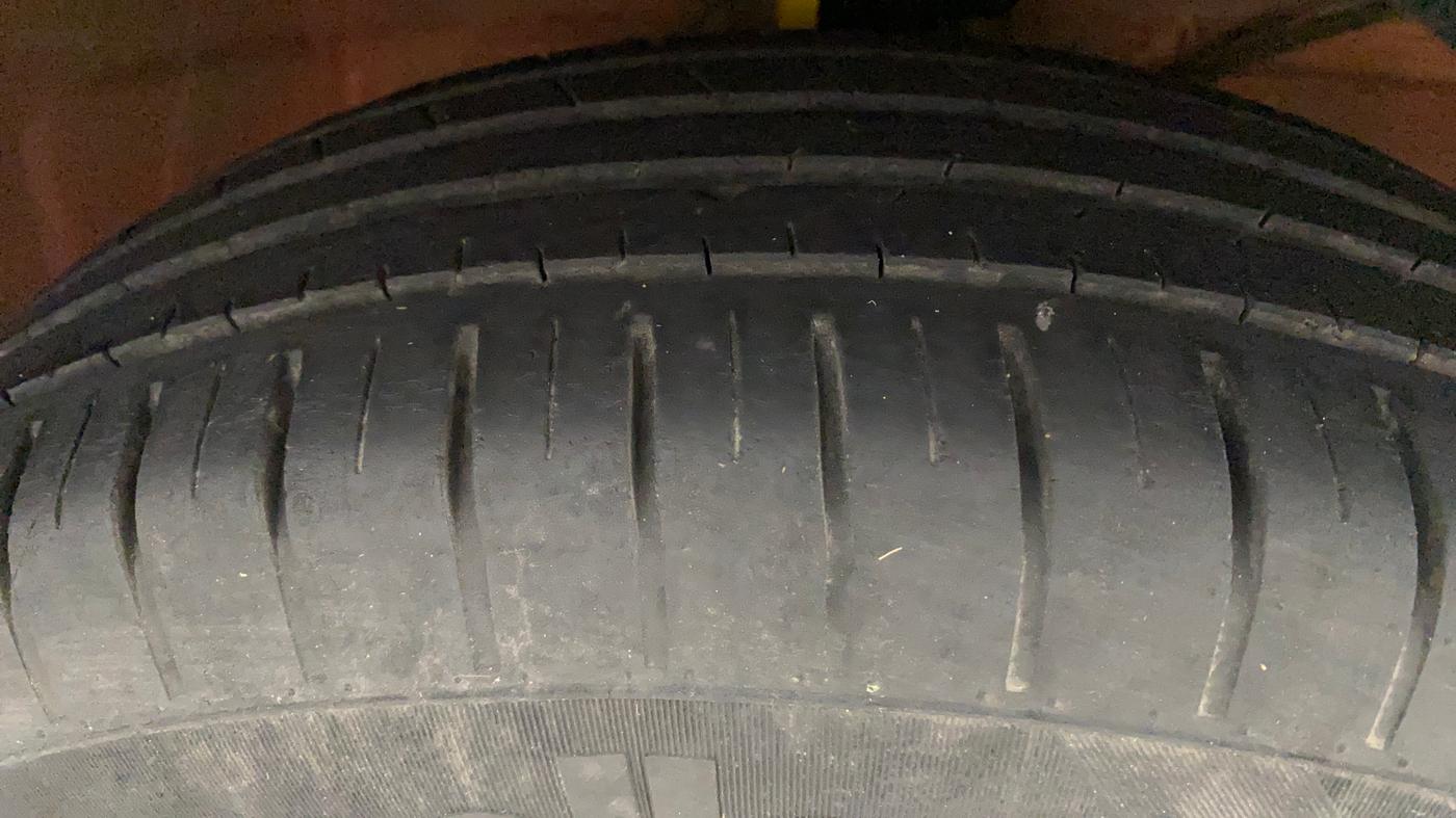 2019 Maruti Swift ZXI, Petrol, Manual, 41,099 km, Right Rear Tyre Tread