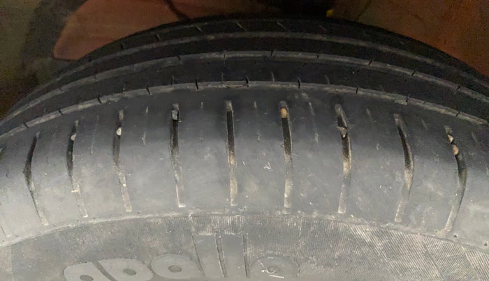 2019 Maruti Swift ZXI, Petrol, Manual, 41,099 km, Left Front Tyre Tread