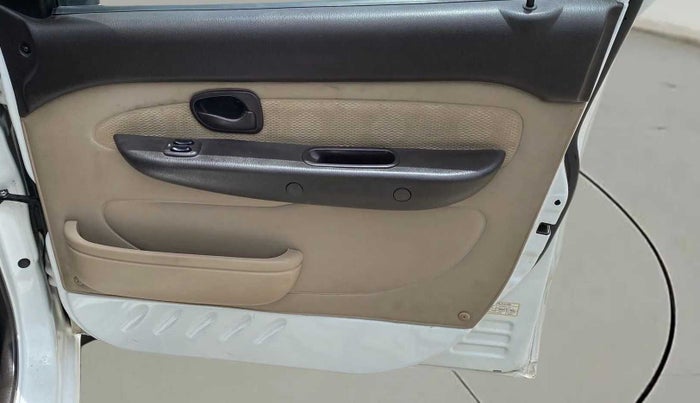 2013 Hyundai Santro Xing GL PLUS, Petrol, Manual, 38,056 km, Driver Side Door Panels Control