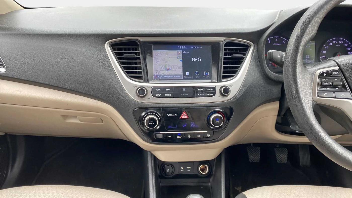 2017 Hyundai Verna 1.6 VTVT SX, Petrol, Manual, 61,978 km, Air Conditioner