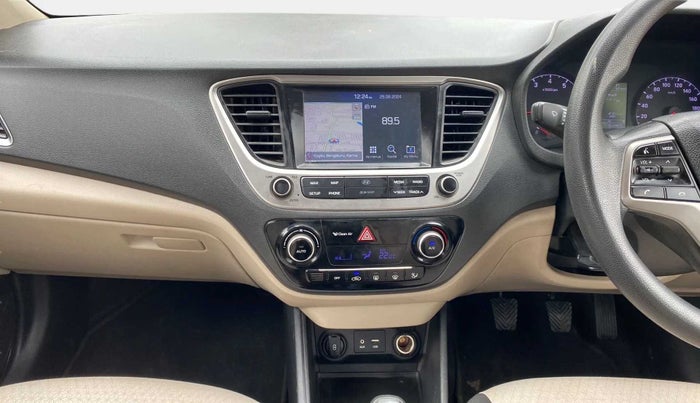 2017 Hyundai Verna 1.6 VTVT SX, Petrol, Manual, 61,978 km, Air Conditioner