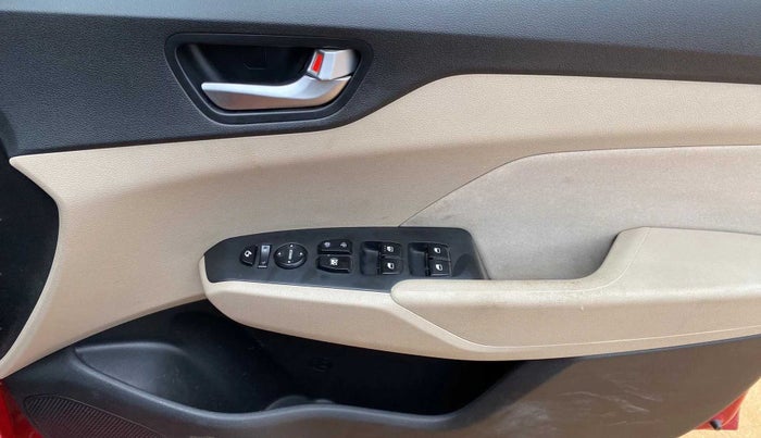 2017 Hyundai Verna 1.6 VTVT SX, Petrol, Manual, 61,978 km, Driver Side Door Panels Control