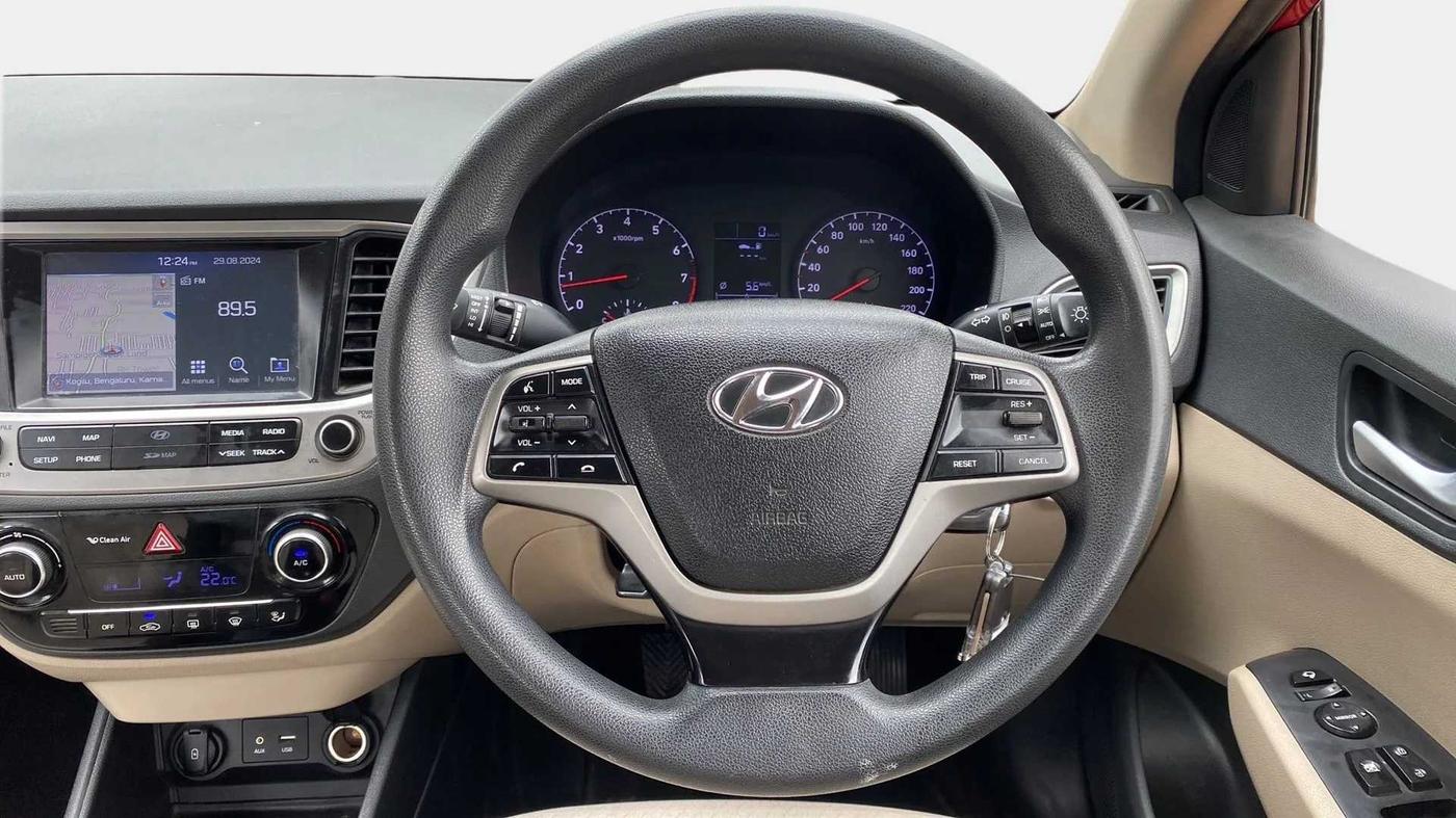 2017 Hyundai Verna 1.6 VTVT SX, Petrol, Manual, 61,978 km, Steering Wheel Close Up