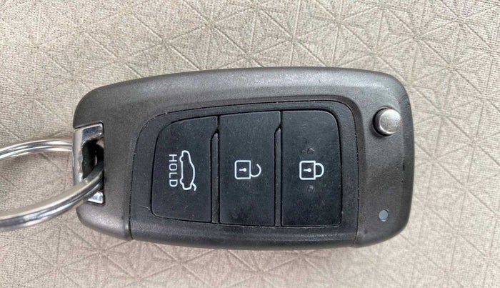 2017 Hyundai Verna 1.6 VTVT SX, Petrol, Manual, 61,978 km, Key Close Up