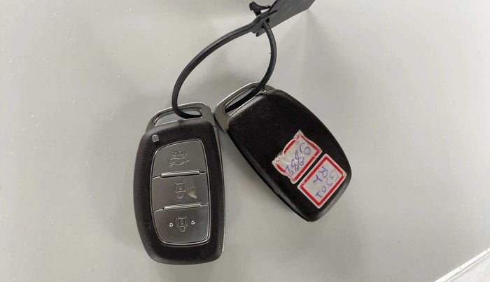 2015 Hyundai Grand i10 ASTA AT 1.2 KAPPA VTVT, Petrol, Automatic, 1,16,080 km, Key Close Up