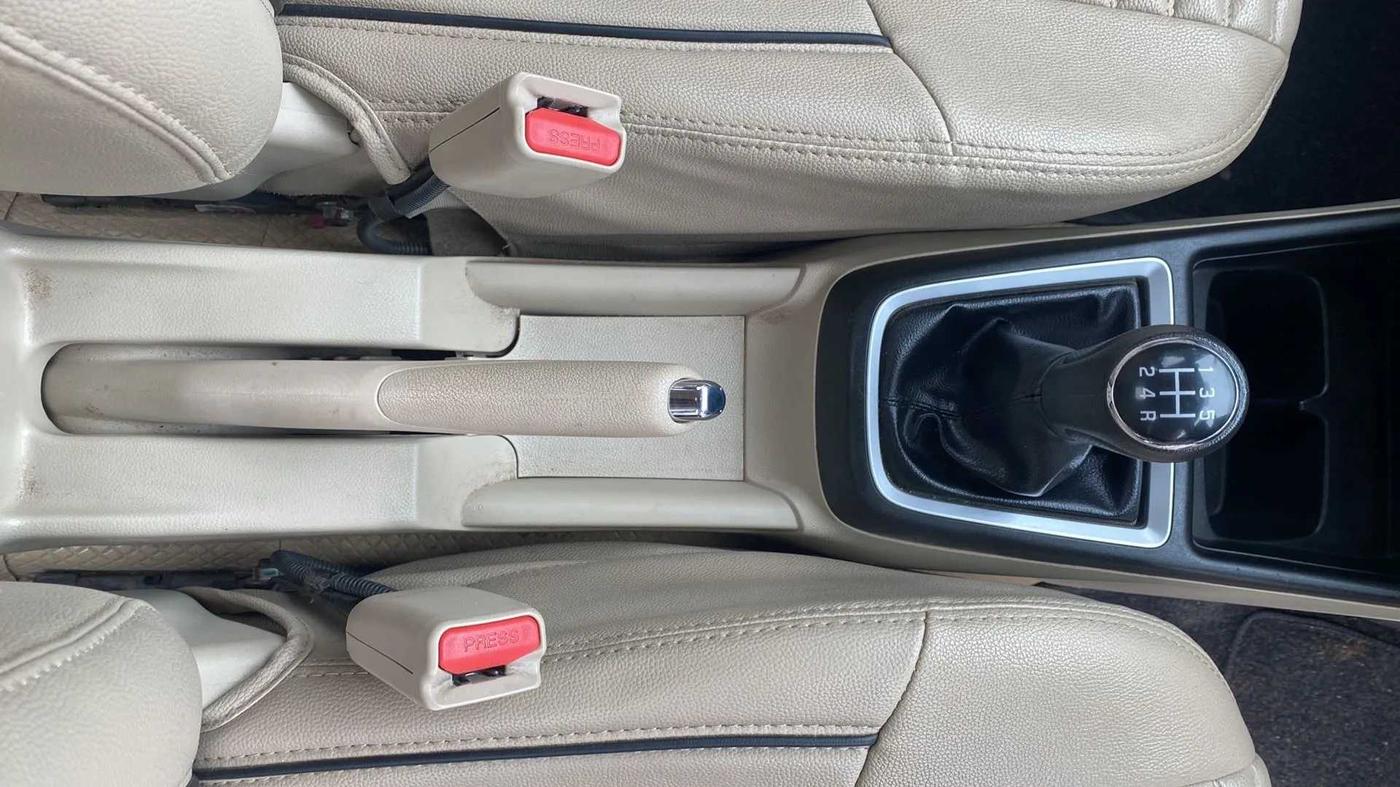 2021 Maruti Dzire ZXI, Petrol, Manual, 18,688 km, Gear Lever