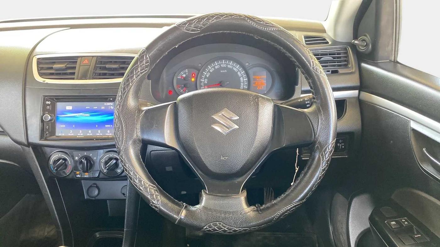 2016 Maruti Swift LXI (O), Petrol, Manual, 81,477 km, Steering Wheel Close Up