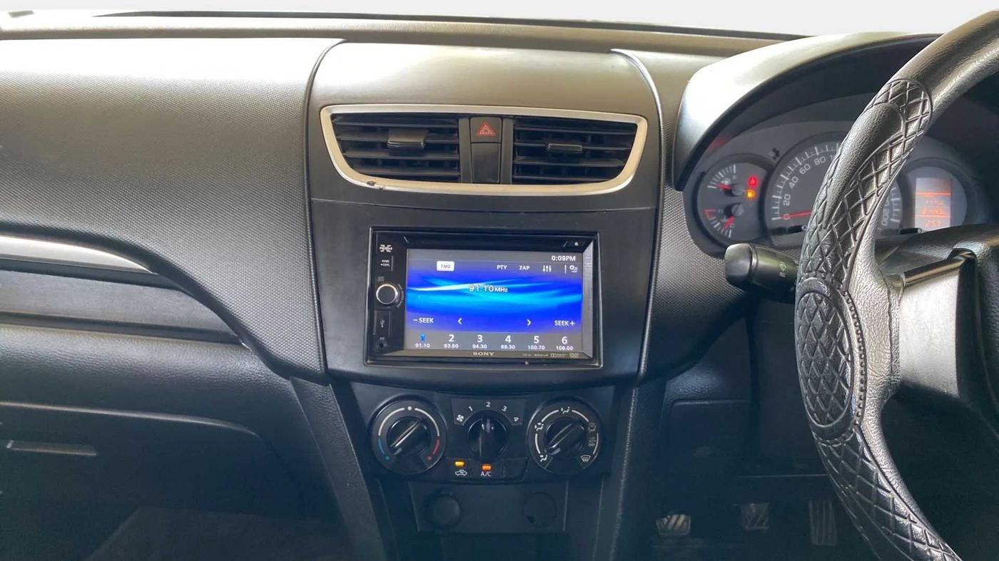 2016 Maruti Swift LXI (O), Petrol, Manual, 81,477 km, Air Conditioner