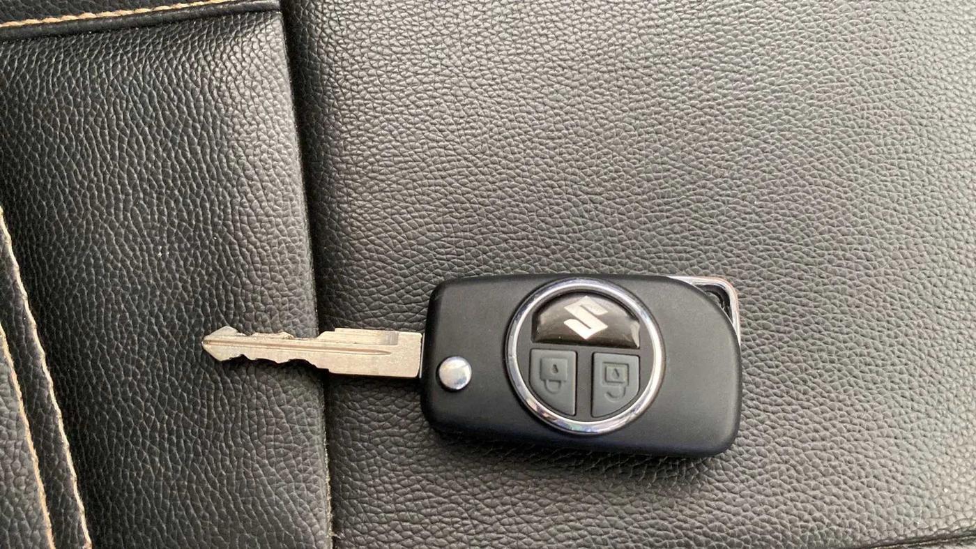 2016 Maruti Swift LXI (O), Petrol, Manual, 81,477 km, Key Close Up