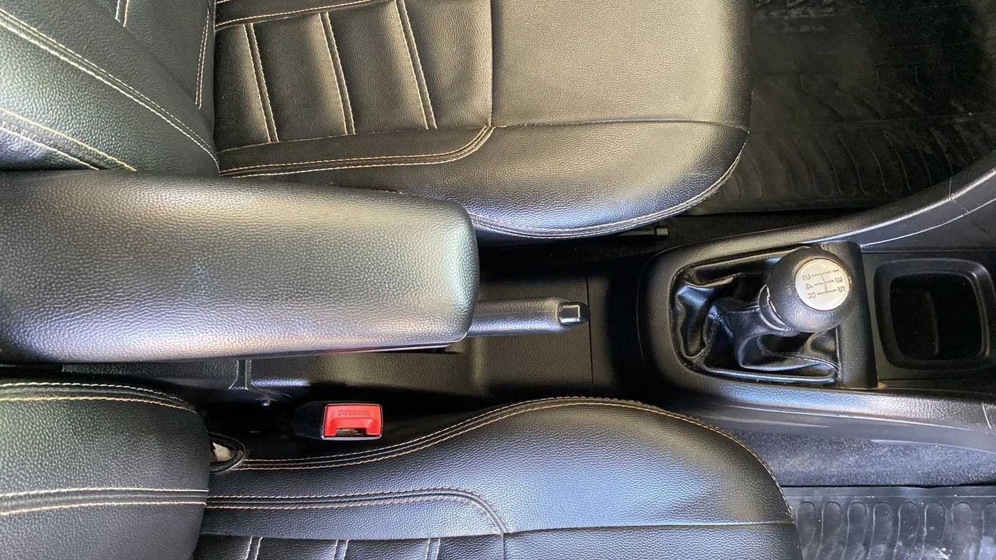 2016 Maruti Swift LXI (O), Petrol, Manual, 81,477 km, Gear Lever