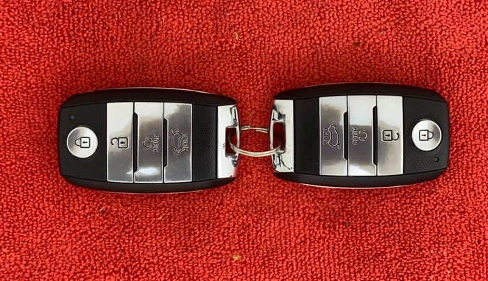 2022 KIA CARENS LUXURY PLUS 1.5 DIESEL AT 7 STR, Diesel, Automatic, 38,559 km, Key Close Up