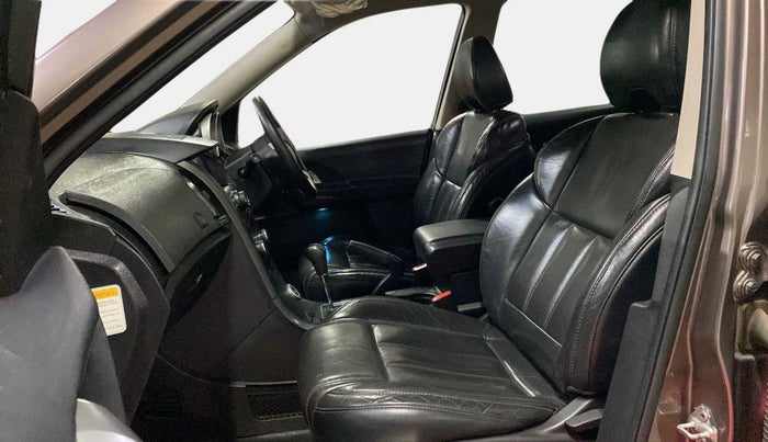 2017 Mahindra XUV500 W10 AT, Diesel, Automatic, 70,770 km, Right Side Front Door Cabin