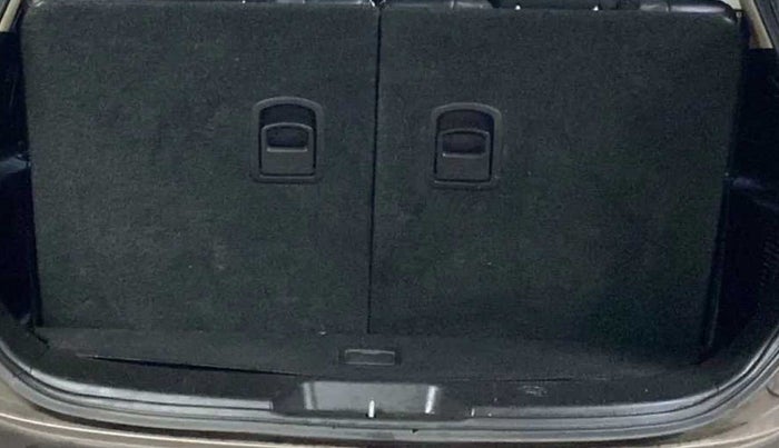 2017 Mahindra XUV500 W10 AT, Diesel, Automatic, 70,770 km, Boot Inside