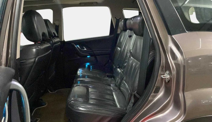 2017 Mahindra XUV500 W10 AT, Diesel, Automatic, 70,770 km, Right Side Rear Door Cabin