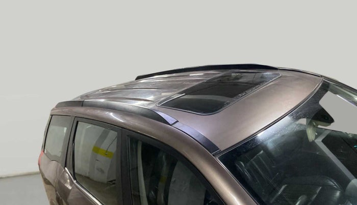 2017 Mahindra XUV500 W10 AT, Diesel, Automatic, 70,770 km, Roof