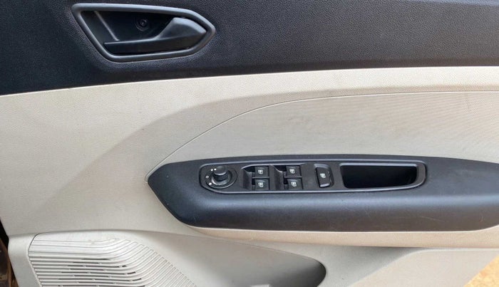 2022 Renault TRIBER RXT LIMITED EDITION, Petrol, Manual, 27,336 km, Driver Side Door Panels Control