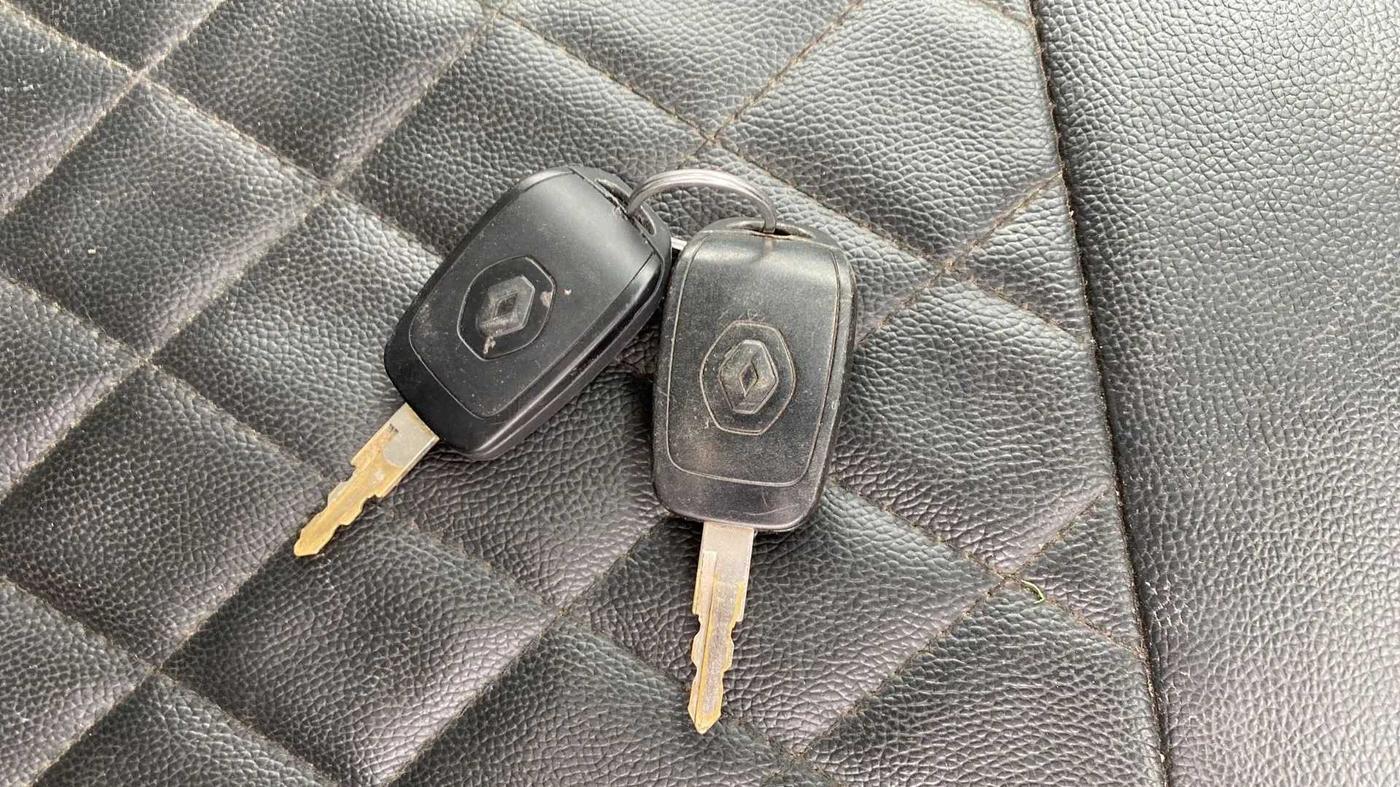 2018 Renault Kwid RXL, CNG, Manual, 42,115 km, Key Close Up