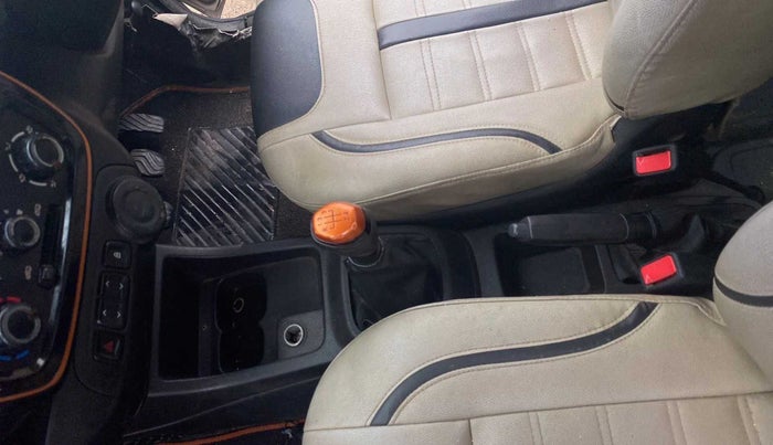 2018 Renault Kwid RXL, CNG, Manual, 42,115 km, Gear Lever