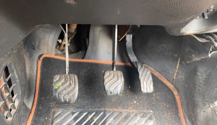 2018 Renault Kwid RXL, CNG, Manual, 42,115 km, Pedals