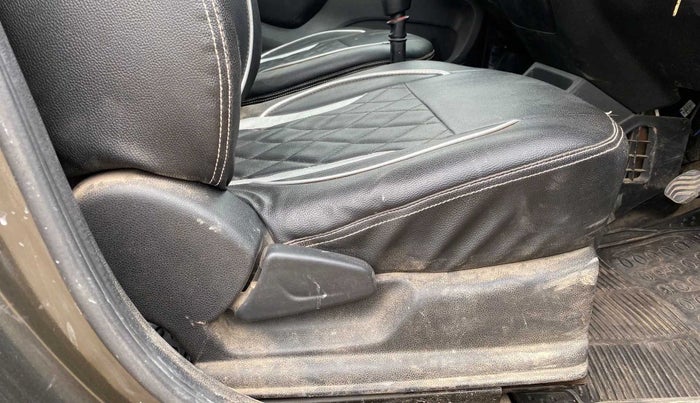 2018 Renault Kwid RXL, CNG, Manual, 42,115 km, Driver Side Adjustment Panel