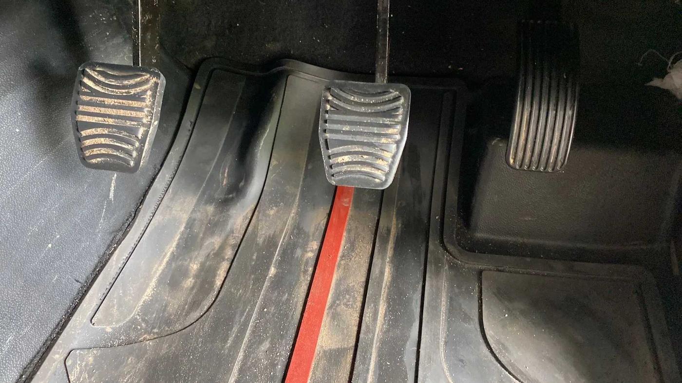 2022 Mahindra Thar LX HT PETROL 4WD MT, Petrol, Manual, 5,850 km, Pedals