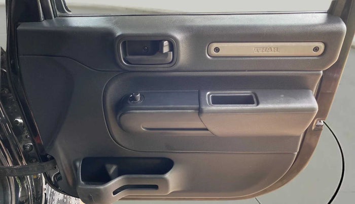 2022 Mahindra Thar LX HT PETROL 4WD MT, Petrol, Manual, 5,850 km, Driver Side Door Panels Control