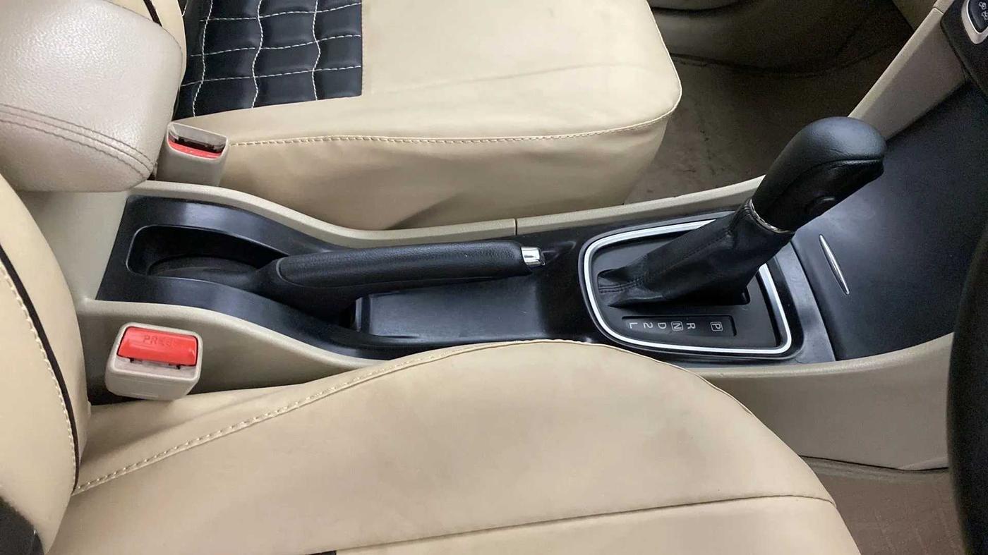 2016 Maruti Ciaz VXI+AT, Petrol, Automatic, 78,214 km, Gear Lever