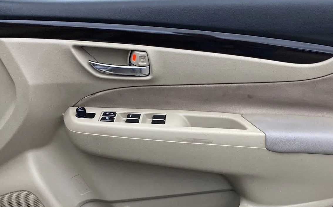 2016 Maruti Ciaz VXI+AT, Petrol, Automatic, 78,214 km, Driver Side Door Panels Control