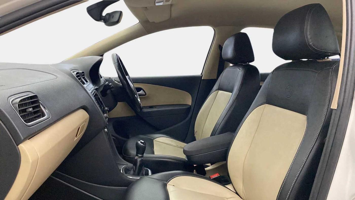 2016 Volkswagen Ameo HIGHLINE1.2L, Petrol, Manual, 62,935 km, Right Side Front Door Cabin