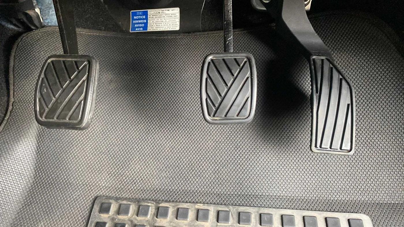 2017 Maruti Swift VXI, Petrol, Manual, 63,695 km, Pedals