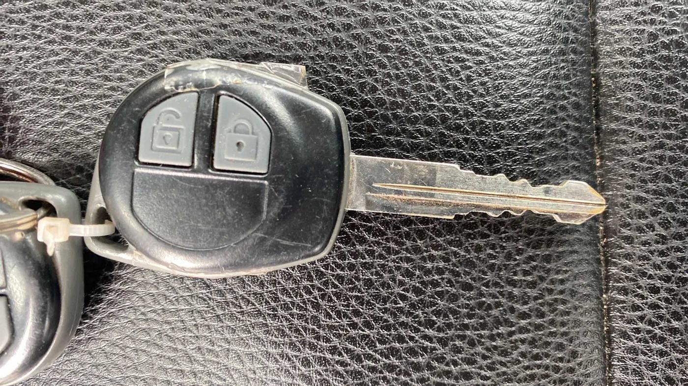 2017 Maruti Swift VXI, Petrol, Manual, 63,695 km, Key Close Up