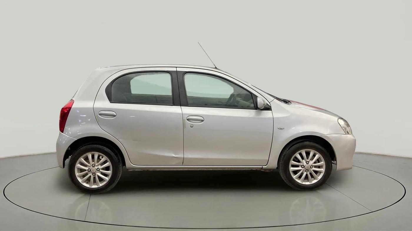 2013 Toyota Etios Liva V, Petrol, Manual, 33,849 km, Right Side View