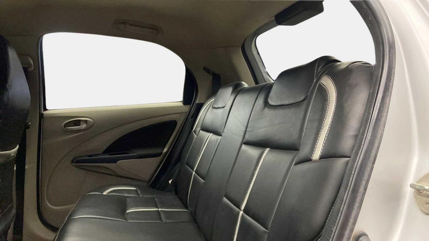 2013 Toyota Etios Liva V, Petrol, Manual, 33,849 km, Right Side Rear Door Cabin