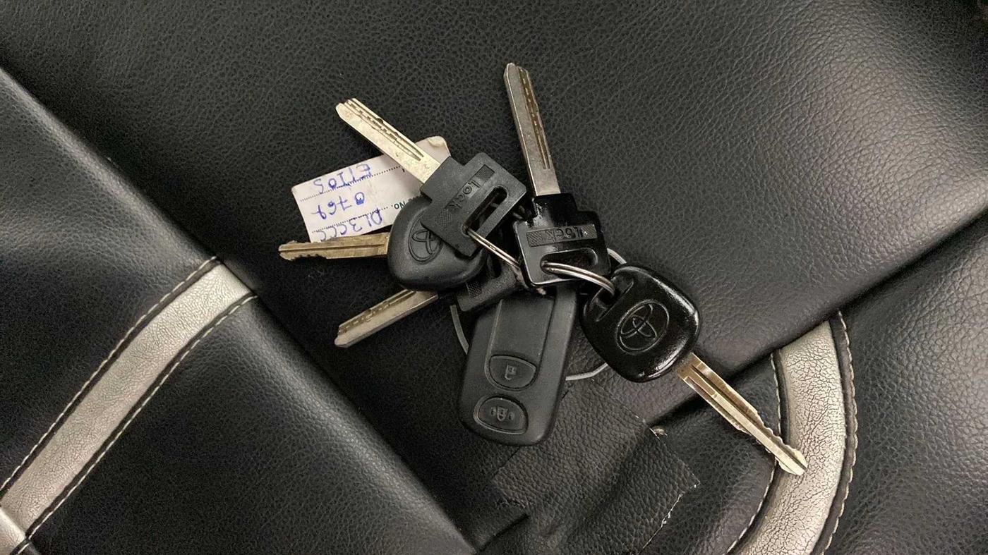 2013 Toyota Etios Liva V, Petrol, Manual, 33,849 km, Key Close Up