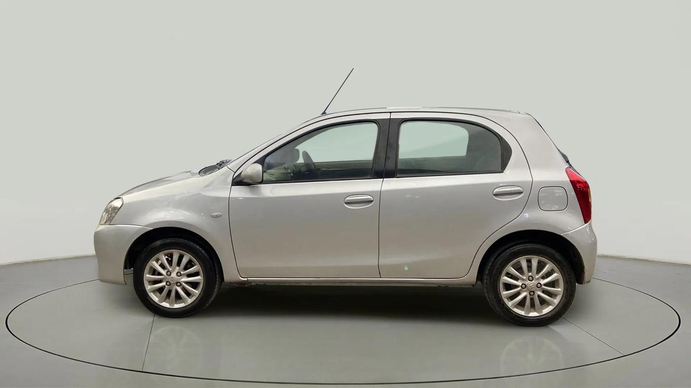 2013 Toyota Etios Liva V, Petrol, Manual, 33,849 km, Left Side
