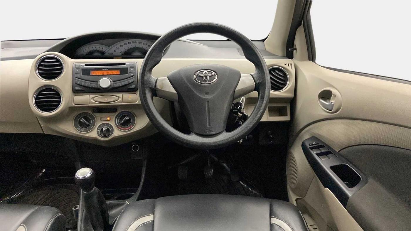 2013 Toyota Etios Liva V, Petrol, Manual, 33,849 km, Steering Wheel Close Up