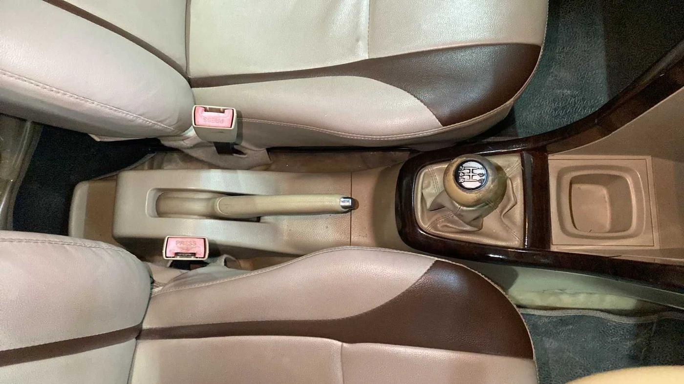 2013 Maruti Ertiga ZDI, Diesel, Manual, 35,507 km, Gear Lever
