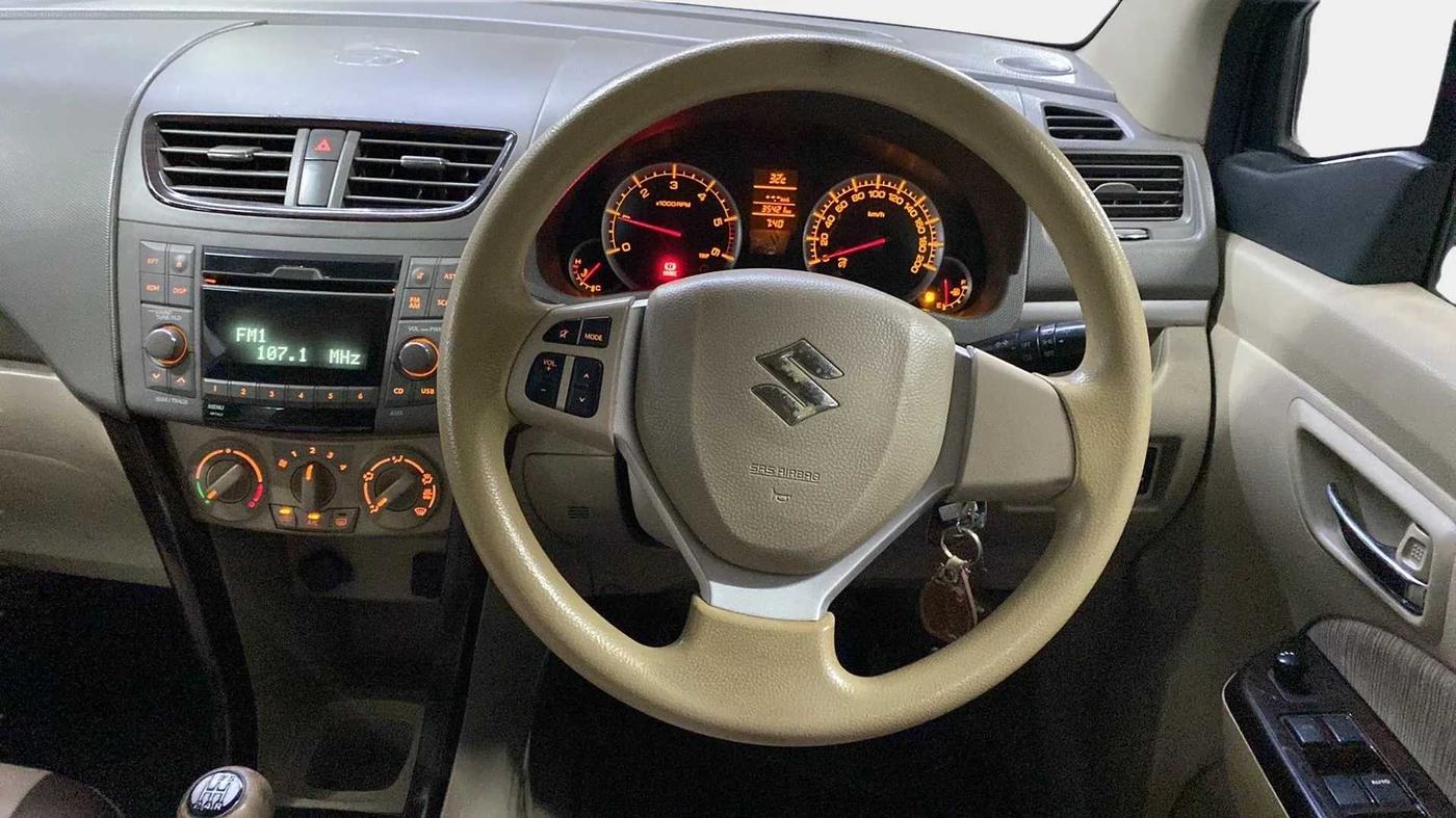 2013 Maruti Ertiga ZDI, Diesel, Manual, 35,507 km, Steering Wheel Close Up