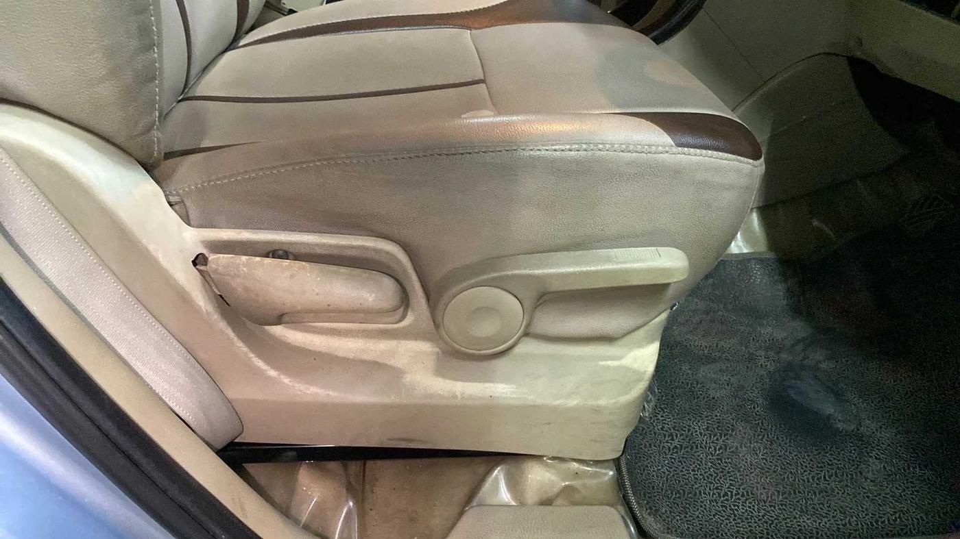 2013 Maruti Ertiga ZDI, Diesel, Manual, 35,507 km, Driver Side Adjustment Panel