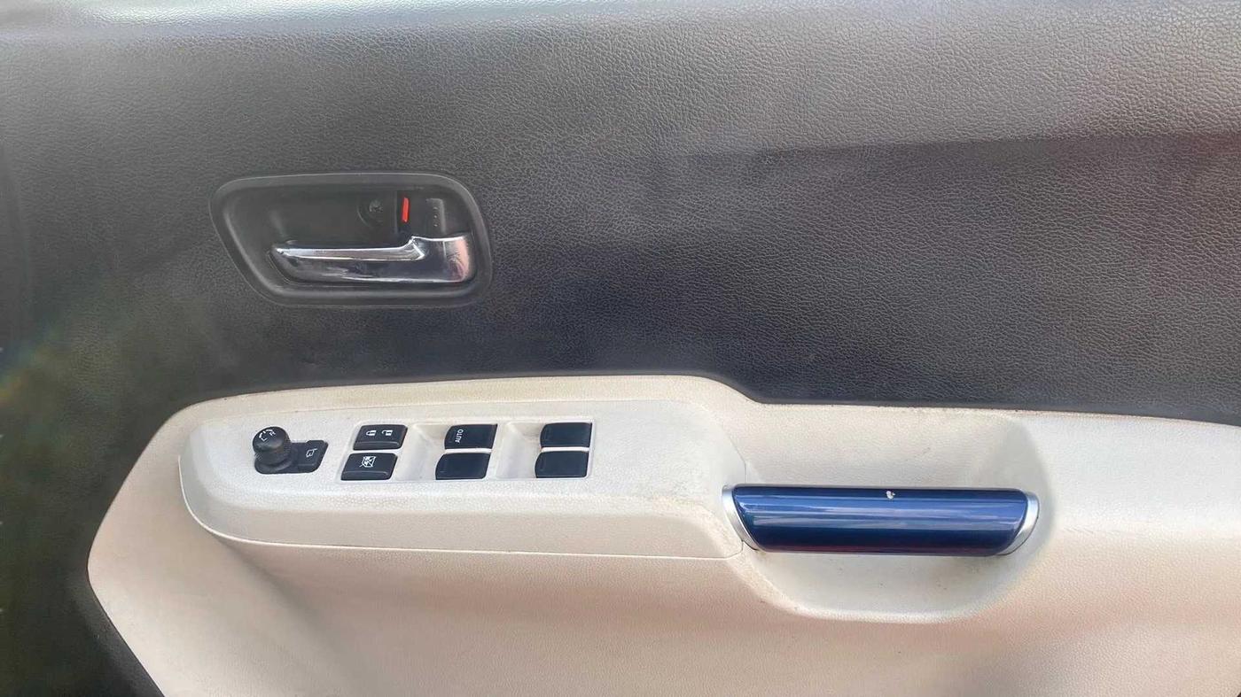 2020 Maruti IGNIS ZETA 1.2 AMT, Petrol, Automatic, 59,824 km, Driver Side Door Panels Control