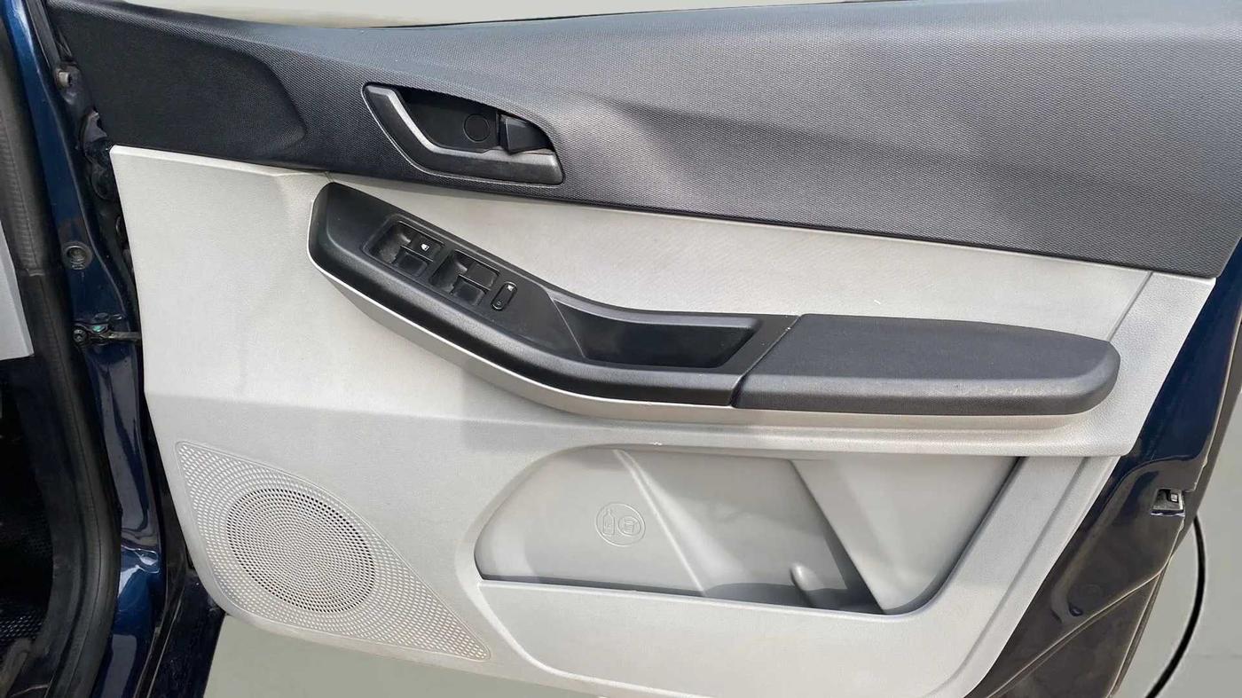 2022 Tata Tiago XT PETROL, Petrol, Manual, 33,512 km, Driver Side Door Panels Control