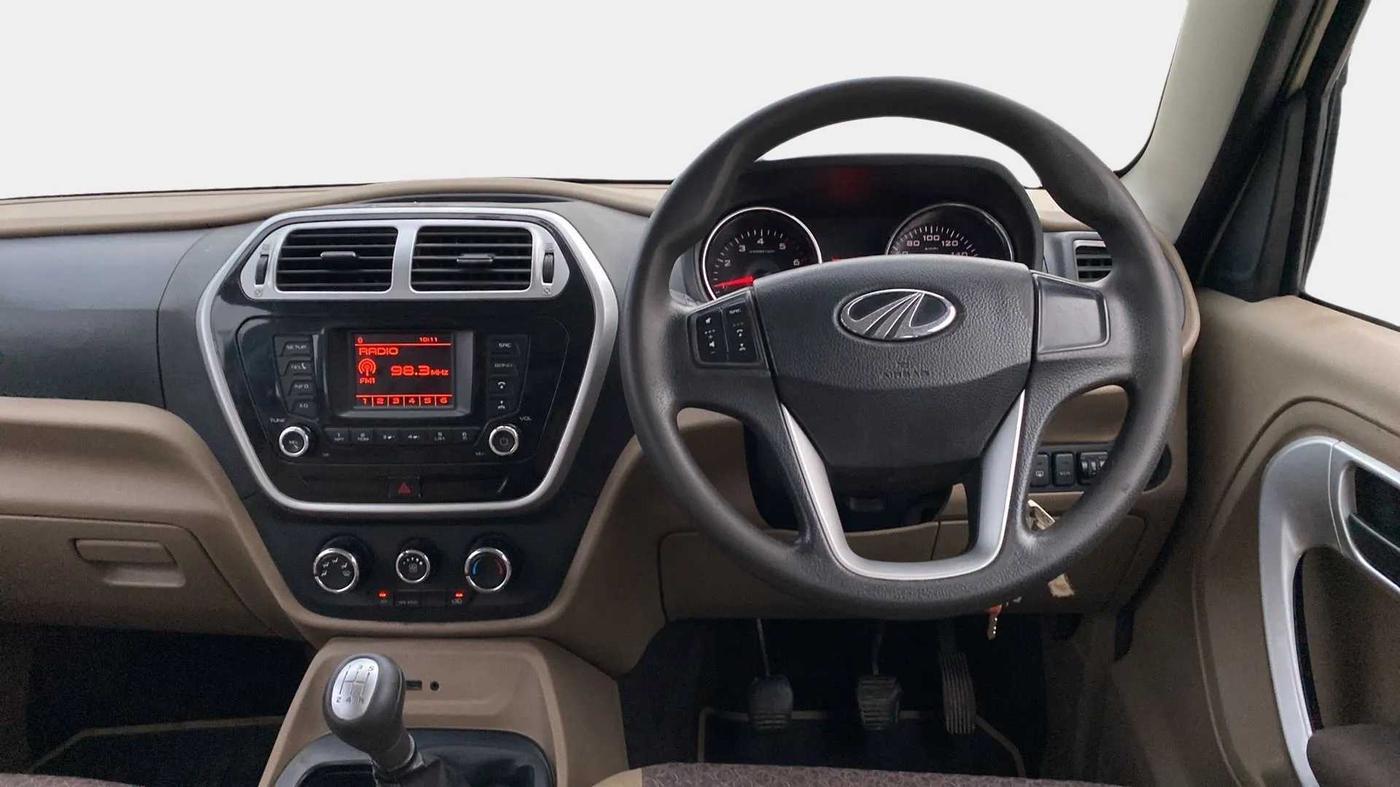 2016 Mahindra TUV300 T8, Diesel, Manual, 1,14,888 km, Steering Wheel Close Up