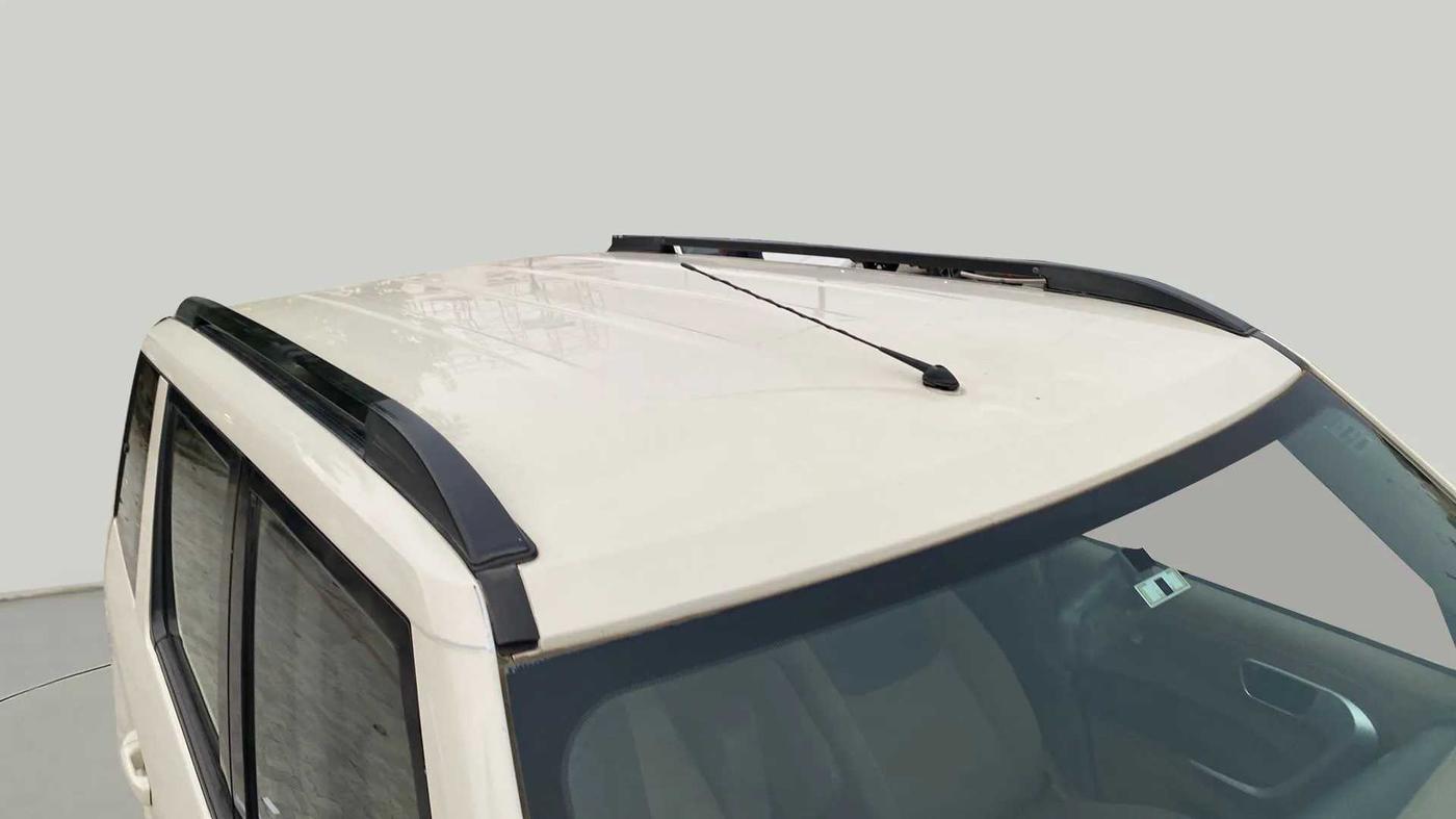 2016 Mahindra TUV300 T8, Diesel, Manual, 1,14,888 km, Roof