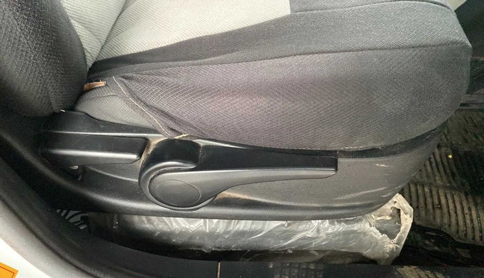 2018 Tata Tiago XZ PETROL, Petrol, Manual, 32,099 km, Driver Side Adjustment Panel