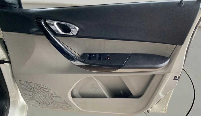 2018 Tata Tiago XZ PETROL, Petrol, Manual, 32,099 km, Driver Side Door Panels Control